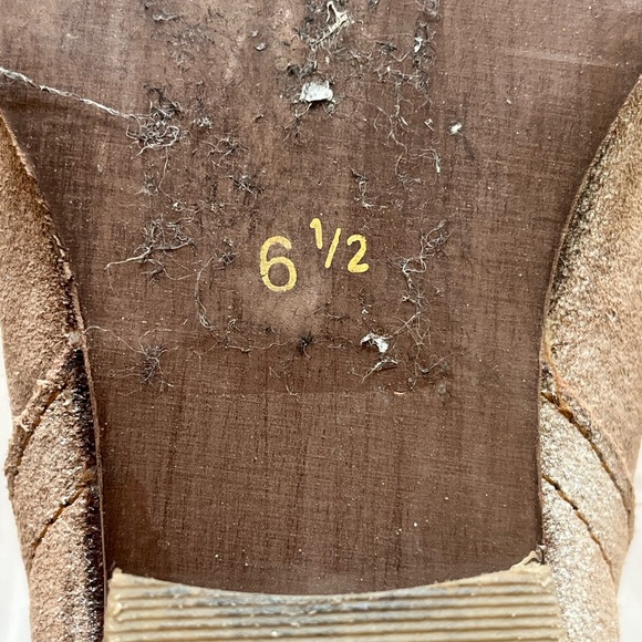 Exactly like the DIBA Skyler Glittery Gold ankle boots. Size 6.5 mint condition - Picture 5 of 5